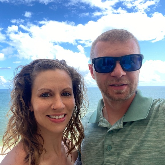 Meet poshers, Kelsey and Brian - Picture 1 of 5